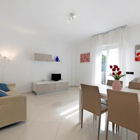 Azzurro Apartment