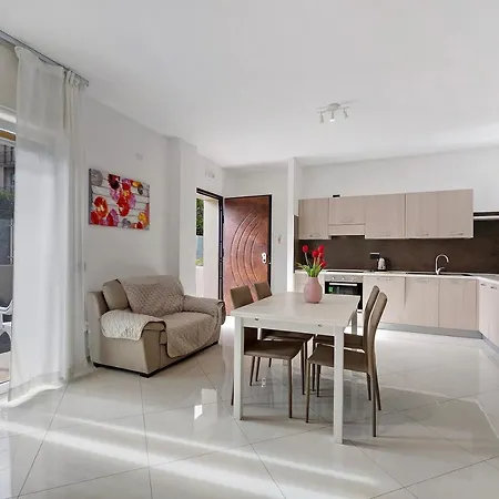 Azzurro Apartment *